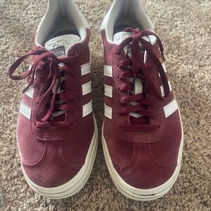Adidas unisex/women’s Maroon and White satellite stompers- gazelle